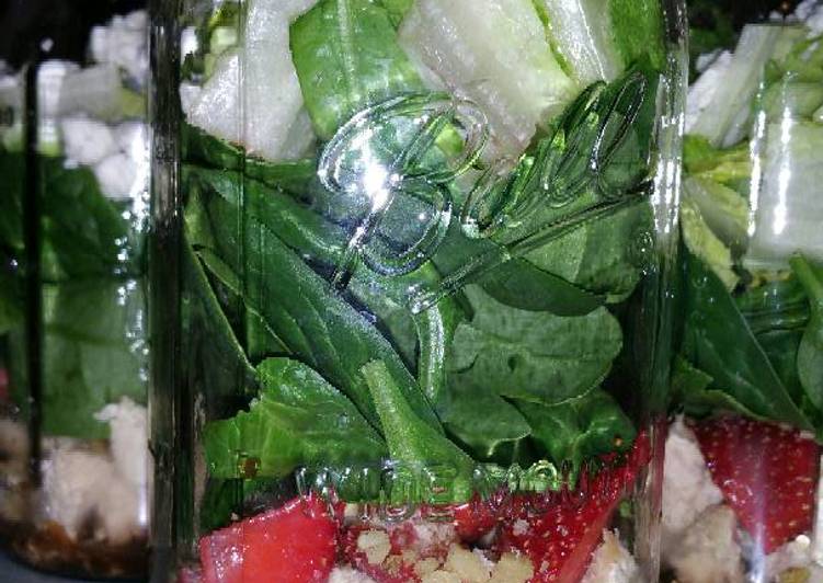 Simple Way to Make Ultimate Chicken and Strawberry-Spinach Salad