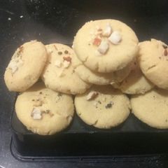 A picture of Almond cookies.
