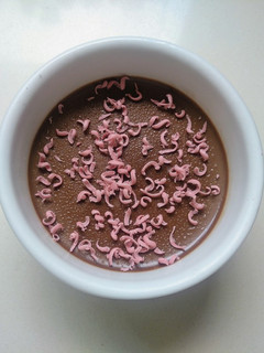 Una foto de Panna cotta de chocolate