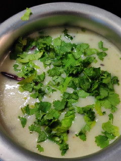 ગુજરાતી કઢી (GujaratI Kadhi Recipe in Gujarati) રેસીપી મુખ્ય ફોટો