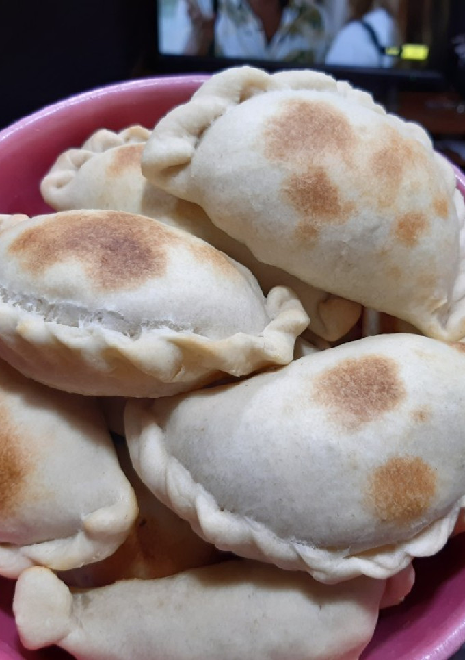 Una foto de • Masa para empanada •