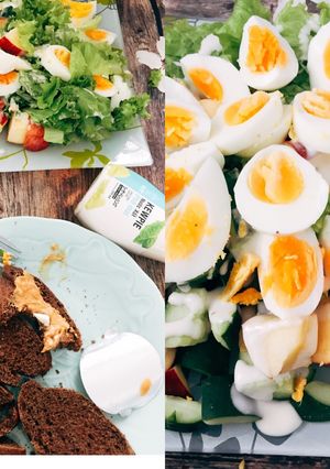 Hình của món Eat clean- bữa trưa với Salad trứng luộc sốt pho mai và bánh mì ngũ cốc bơ lạc.