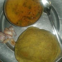 A picture of Palak puri.
