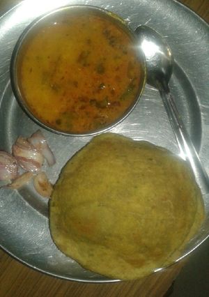 A picture of Palak puri.