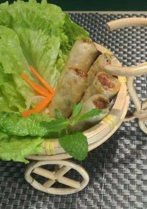 Hình của món Nem rán nhà lam.