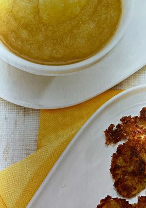 Zdjęcie przepisu Placki ziemniaczane z sosem jabłkowym (Książka Thermomix).