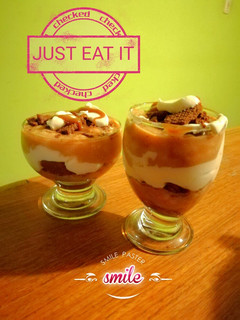 Una foto de Postre: Banana Split distinto