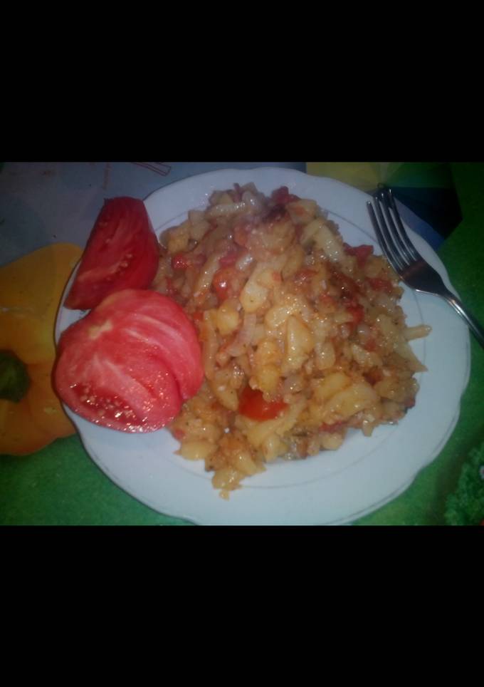Жареная картошка с помидорами