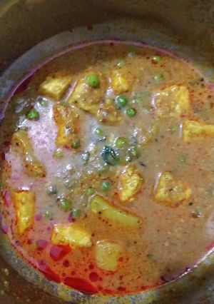 A picture of Paneer butter masala.