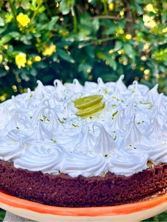 Una foto de Key lime pie con merengue