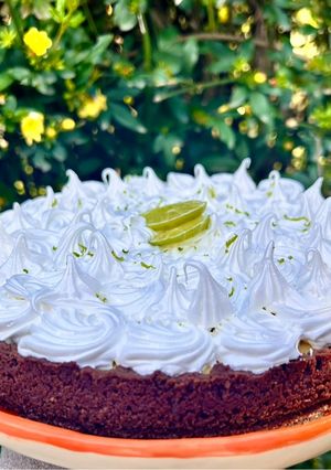 Una foto de Key lime pie con merengue