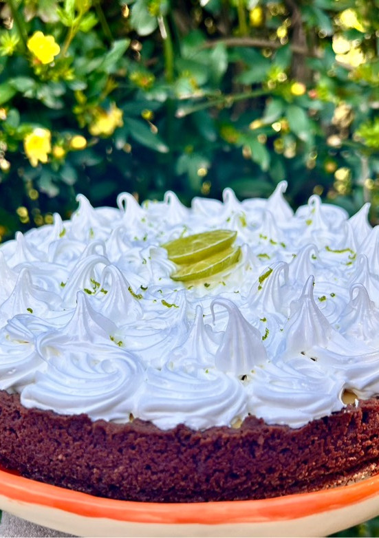 Una foto de Key lime pie con merengue