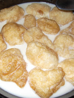 Una foto de Buñuelos con leche