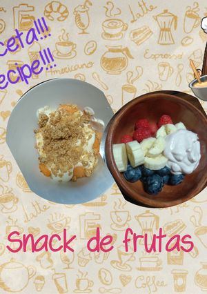 Una foto de Snack de frutas y yogurt