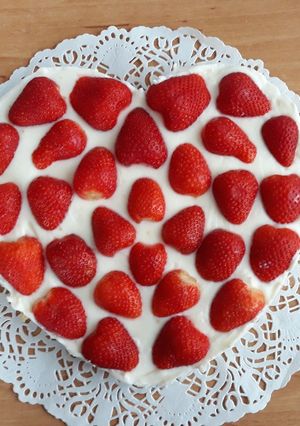 Mascarpone-s torta eperrel recept fotója