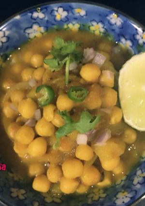 A picture of Ghugni Chaat.
