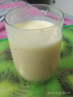 A picture of Mango shake.