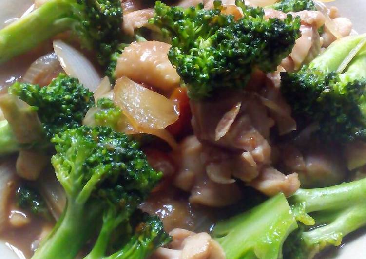 Bagaimana Menyiapkan Ayam teriyaki with brokoli yang Bikin Ngiler