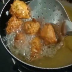 Besan pakoda/ gram flour pakoda A picture of Besan pakoda/ gram flour pakoda.