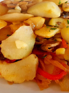 Una foto de Champiñones con papas salteados👨🍳👨🍳