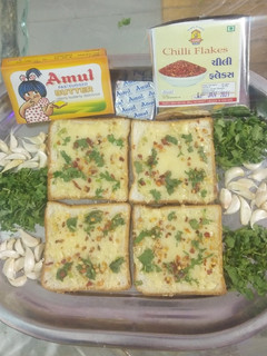 ગાર્લિક બ્રેડ (Garlic Bread Recipe in Gujarati) રેસીપી મુખ્ય ફોટો