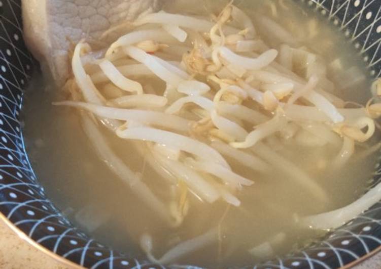 Comment Servir Bouillon de poulet au pousse de soja mungo
