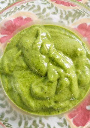 Una foto de Salsa de poblano y aceite