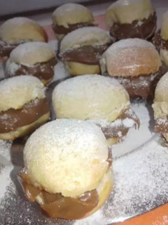 Una foto de Miguelitos rellenos de dulce de leche