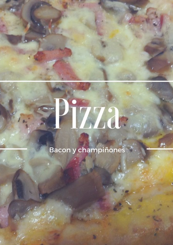 Una foto de Masa para pizza de bacon y champiñones
