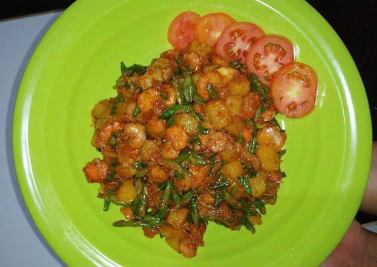 Resep Udang Tumis Kentang Balado Super Pedas Endessss, Menggugah Selera