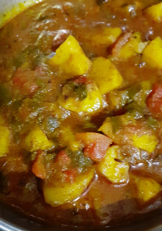 हरे प्याज़ आलू की सब्जी (Hare pyaz aloo ki sabzi recipe in hindi) रेसिपी मुख्य फोटो