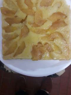 Una foto de Torta de manzana invertida para celíacos