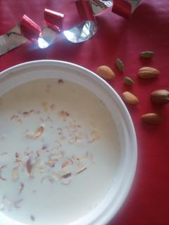 ખીર (kheer recipe in gujrati) રેસીપી મુખ્ય ફોટો