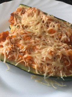 Una foto de Calabacines rellenos de atún (Mambo/Thermomix)