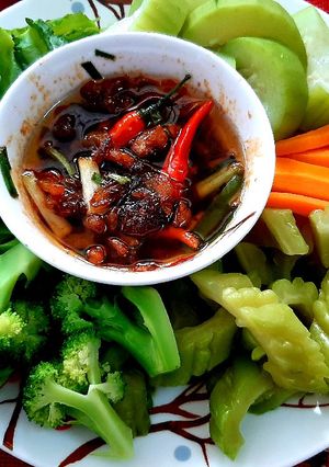 Hình của món Rau củ luộc chấm kho quẹt.