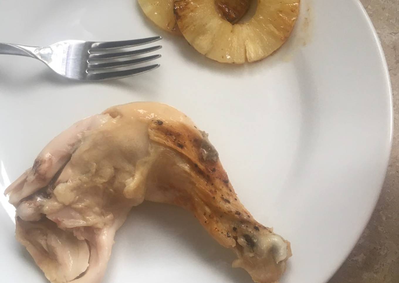Browned pineapple to serve with chicken