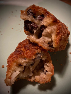 Una foto de Croquetas caseras y cremosas de morcilla de Ronda