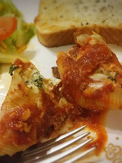 A picture of Cheesy Stuffed Shells.