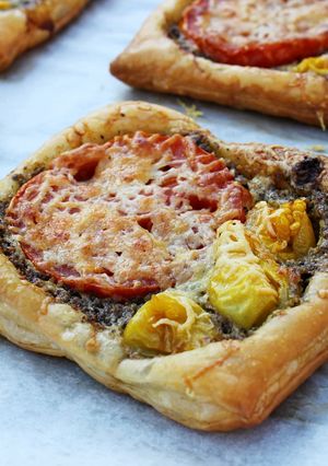 Paradicsomos-pesztós mini pite recept fotója