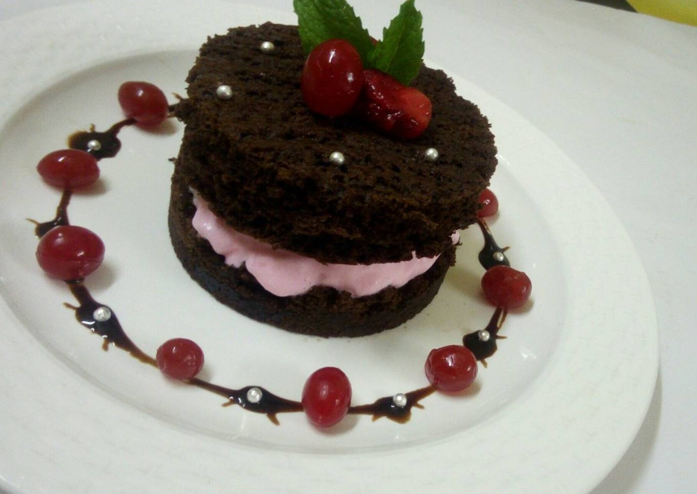 Brownie sandwitch with strawberry icecream