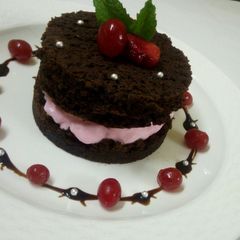 Brownie sandwitch with strawberry icecream A picture of Brownie sandwitch with strawberry icecream.