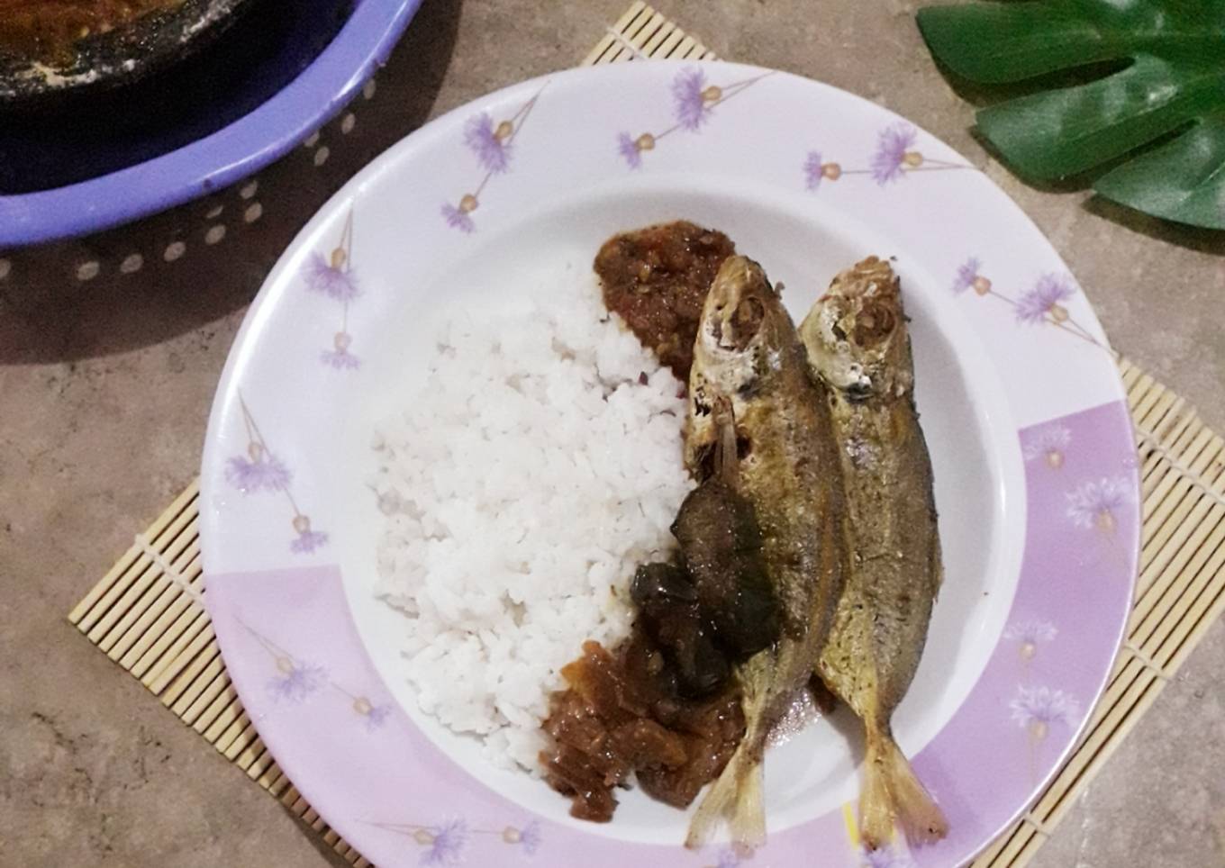 Ikan selar goreng bumbu sisaan ungkep ayam