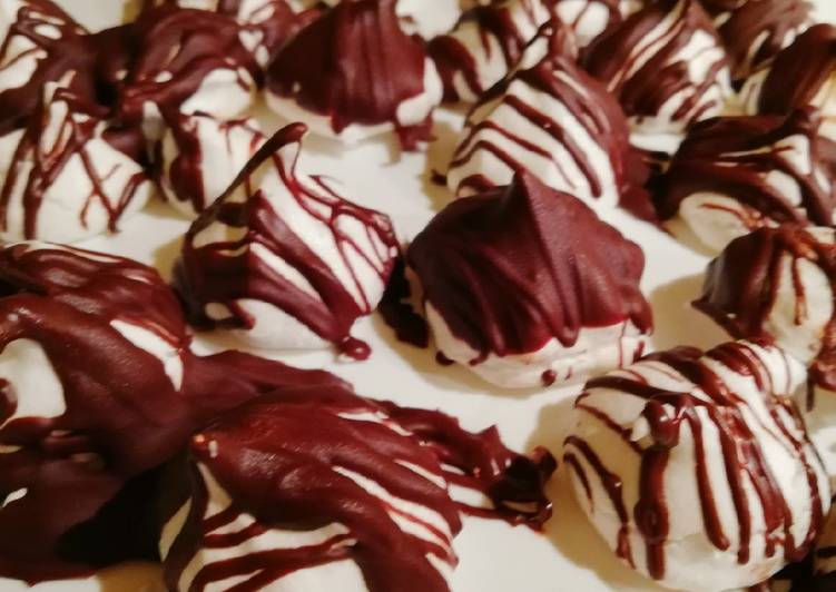 Meringhe ricoperte di cioccolato