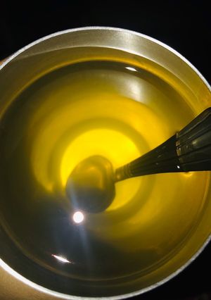A picture of Honey & warm water.