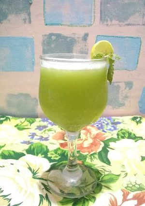 A picture of Cucumber lemonade 🍸.