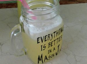 Una foto de 🍃Agua fresca de piña🍍y menta🌱