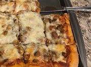 A picture of garlic pizza dough