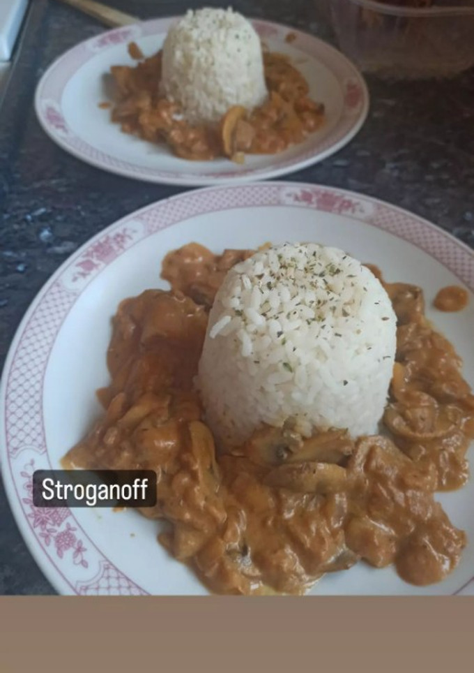 Una foto de Strogonoff