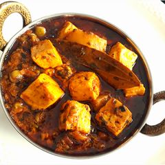 A picture of Aloo Matar Paneer.