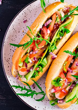 Una foto de Hot Dog al punto de picante con Salsa Brava